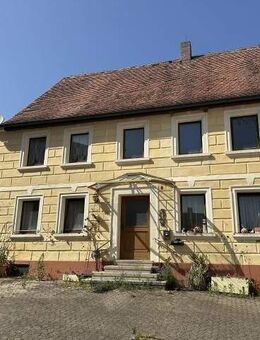 Ehemalige Hofstelle mit großer Scheune, Stall und Bauernhaus im Markt Flachslanden - Flachslanden