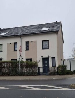 Modernes Reihenendhaus nebst 2 Garagen, Küche, Garten - Velbert