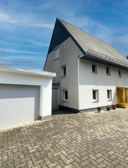 Modernisiertes Einfamilienhaus mit Terrasse, Garten und zwei Garagen in Colditz - Colditz