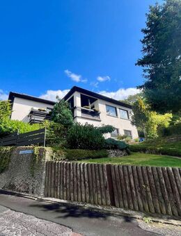 Oberreifenberg: Großzügiges Einfamilienhaus mit traumhaften Garten - Schmitten