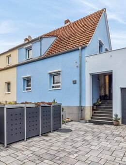 ENTDECKEN SIE IHR WOHNGLÜCK - modernisierte Doppelhaushälfte mit 100 m² Ausbaupotenzial - Offenbach (Main)