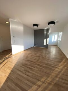 SB Penthouse-Wohnung mit großzügiger Sonnen-Terrasse