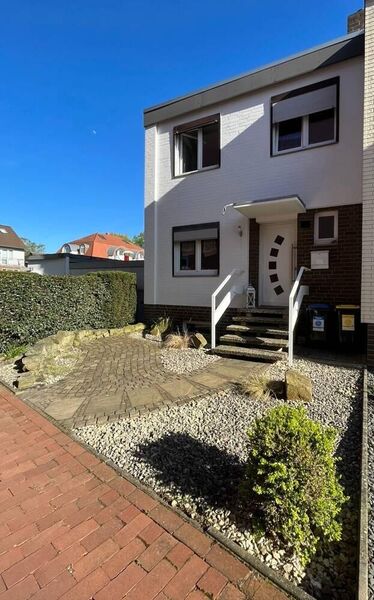 Reihenendhaus mit Garage und Gartenhaus in Groß-Buchholz