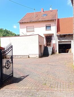 Für Macher & Visionäre: Renovierungsobjekt mit Scheune direkt nebenan - Hochstätten