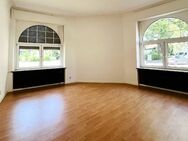 **Erdgeschosswohnung mit hohen Decken und Stuck** - Solingen (Klingenstadt)