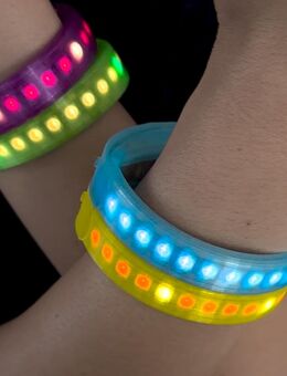 Leuchtende LED Armbänder die auf Musik reagieren - München