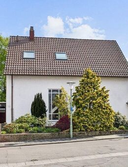 Gepflegtes Einfamilienhaus mit Schwimmbad und parkähnlichem Grundstück in bester Lage von Morlautern - Kaiserslautern