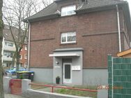 helle 3-Zimmer-Wohn. (od. großzügige 2-Zimmer-Wohn)., 1. OG, in gepflegtem 3-Fam-Haus - Duisburg