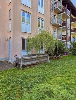 Schöne 3-Zimmer-Erdgeschosswohnung mit großem eigenen Garten in Moosach - München