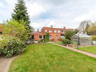 Großzügiges Reihenhaus in Lübeck mit Einliegerwohnung, Garten und Garage - Lübeck