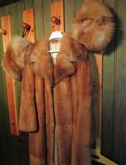 Echtfell-Mantel, mit Hut und Muff - Groß Zimmern