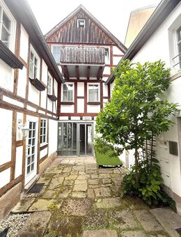 Ein Haus mit Geschichte - liebevoll saniertes Wohn- und Geschäftshaus mit besonderer Ausstrahlung - Hünfeld (Konrad-Zuse-Stadt)