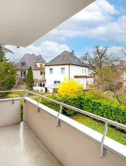 Sofort Verfügbar! Frisch sanierte 2,5 Zimmer Wohnung mit Südbalkon in ruhiger zentraler Lage! - München