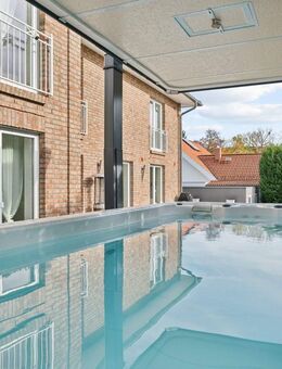 Exquisite Stadtvilla in Bad Boll - luxuriöses Wohnerlebnis mit Swim-Spa und großzügiger Terrasse - Bad Boll