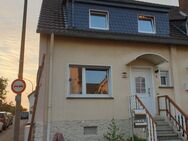 Modernisiertes Einfamilienhaus mit kleinem Garten und Garage - Reihenendhaus in Köln-Widdersdorf - Köln