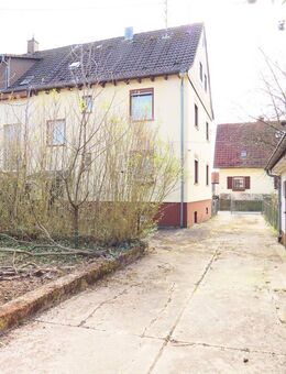 Sanierungsbedürftig, aber voller Möglichkeiten: Doppelhaushälfte für Familien - Lobbach