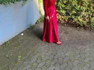 Rotes Kleid - Hagen (Stadt der FernUniversität) Haspe