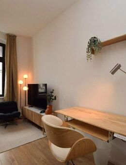 Stimmungsvolles Wohnambiente mit HomeOffice Platz in zentraler Lage in Nippes - Köln