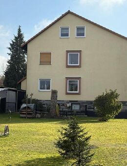 Ihr neuer Familiensitz: 3-Familienwohnhaus in Top-Zustand mit Galerie (ca. 270 m² WFL) in idyllischer Lage mit herrlichem Ausblick ins Grüne - Nähe zu - Hof