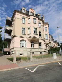 + 3-Zimmer-Dachgeschoßwohnung mit sonnigem Balkon; perfekt für Eigennutzer und auch Anleger + - Plauen