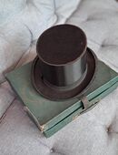 Zylinder Chapeau Claque Klapphut mit alter Hutschachtel in 31228