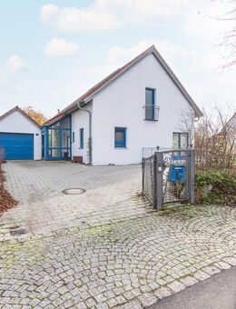 Ruhig gelegenes Einfamilienhaus mit Garten, Garage und lichtreichen Räumen - Sinzing