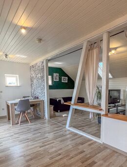 Große 1,5-Zimmer Wohnung mit Weitblick und Dachloggia in Wangen - Wangen