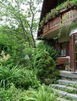 Charaktervolles Walmdachhaus mit Einliegerwohnung und großem Garten in Gräfelfing-Lochham - Gräfelfing