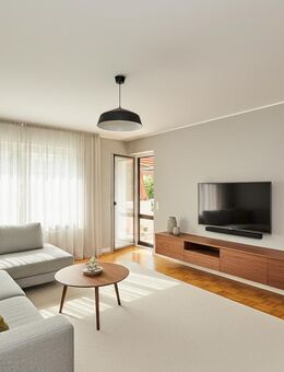 Straubing-Süd: Gepflegte 3-Zimmer-Erdgeschosswohnung mit Loggia und Garage - Straubing