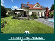 FIF– Ihr Familienparadies zum verlieben: Charmantes Einfamilienhaus mit moderner Ausstattung, idyllischem Garten, Pool und Photovoltaik wartet auf Sie - Schwanstetten