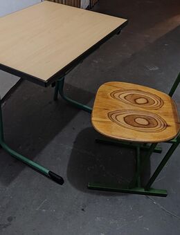 Knaller !! Kombination Original-Schulbank aus den 90ern sowie ein uralter DDR-Schul-Stuhl - Ostalgie pur !!! / Tolle Vintage ! - Magdeburg