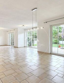 Familienhaus mit Gartenidylle, Doppelgarage und hochwertiger Ausstattung - Regensburg