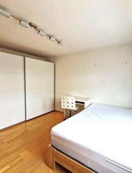 KOMPLETT MÖBLIERTE 1-ZIMMER-WOHNUNG MIT EINBAUKÜCHE IN RUHIGER WOHNLAGE IN 92318 NEUMARKT - Neumarkt (Oberpfalz)