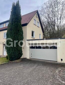 Großzügiges Anwesen mit Wohnhaus, diversen Fahrzeughallen und Gartengrundstück in Pfarrweisach - Pfarrweisach