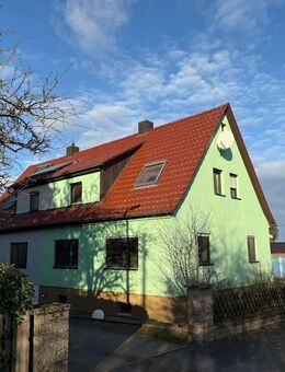 Doppelhaushälfte mit Doppelgarage und großzügigen Garten - Oberasbach