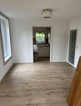 Lichtdurchflutetes Zweifamilienhaus mit Wintergarten und PV-Anlage in Paderborn-Stadtheide - Paderborn