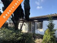 Charmante Haushälfte mit Garage und Garten - Sanierungsobjekt in attraktiver Wohnlage Flüsseviertel - Oyten