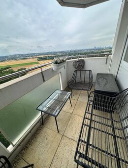 Hoher Wohncomfort in gepfl. Anlage, Weitblick auf Taunuspanorama u. Skyline, Balkon, Tief-Garage - Frankfurt (Main)