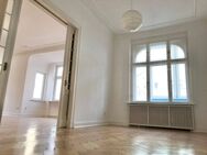 Modernisierte 4-Zimmer Jugendstil-Altbauwohnung mit Balkon und Aufzug - Berlin