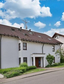Lange Anwanden: Wohn(t)raum auf zwei Ebenen - mit Kamin, Balkon und viel Potenzial - Sindelfingen