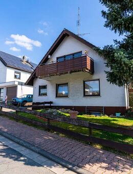 Großes Einfamilienhaus mit Einliegerwohnung in schöner Ortsrandlage von Bad Homburg OT - Bad Homburg (Höhe)