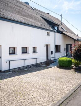 Großzügiges Wohnhaus mit vielseitigen Nutzungsmöglichkeiten in bevorzugter Lage von Höhn - Höhn