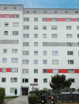 Sanierte 4-Zimmer-Wohnung mit Südbalkon und Weitblick in Erlangen - Erlangen