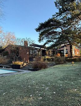 Fürth-Obermichelbach ~ Exklusiver Architekten-Bungalow – Paradies mitten im Grünen mit parkähnlichem Anwesen, Pool und Garten in ruhiger Traumlage - Obermichelbach