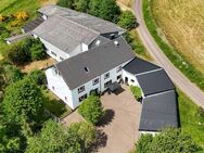 Ehemaliges Bauernhaus mit Gästehaus, Reitplatz und großzügigem Grundstück - Oberlascheid