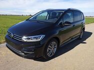 VW Touran, 1.5 TSI R-Line el Hk, Jahr 2024 - Achern