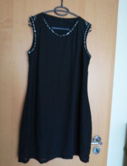 Modern Kleid schwarz. - Hausach