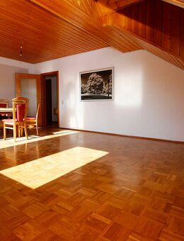 Dachgeschosswohnung mit Balkon | inkl. KFZ-Stellplatz | Nachtspeicheröfen - Obersulm