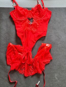 Rotes Dessou zu verkaufen - Saarbrücken