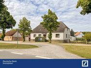 Fünf Zimmer auf einer Ebene und Ausbaupotantial im Dachgeschoss - dazu noch Garten und Doppelgarage - Neuhardenberg